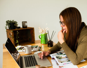Here’s 5 signs it’s time to increase your pricing as a freelancer - and how to do it!